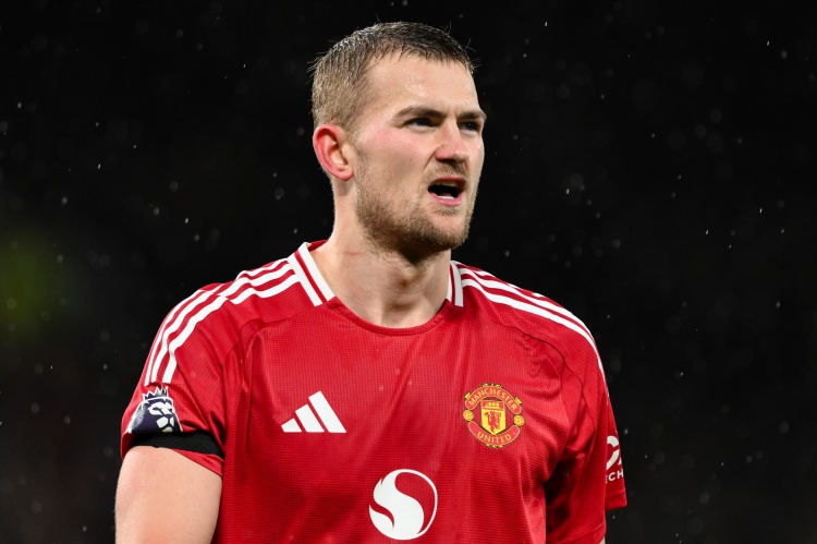 德里赫特：为什么在禁区总背着手？不想被判点球 我目前状态很好