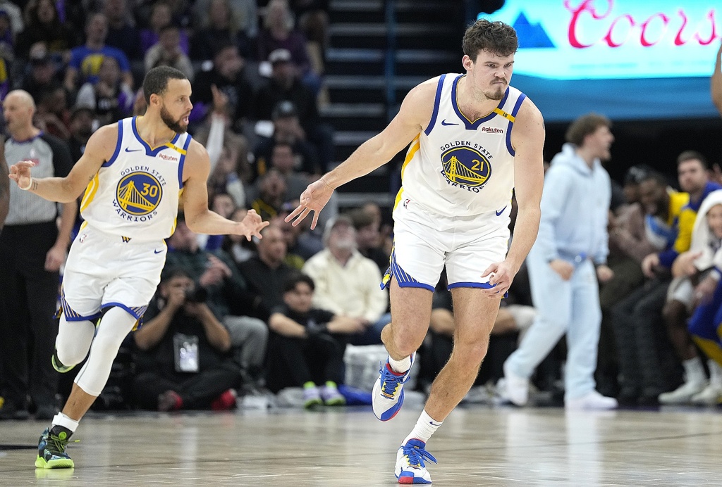 库里：波斯特变得更加自信得到了成长 我们对波姐充满信心