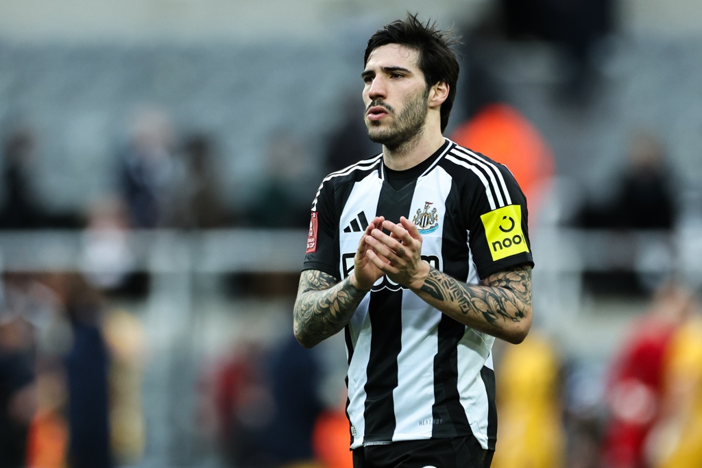 埃迪-豪：轮换阵容踢得非常积极 托纳利在中场的表现堪称大师级